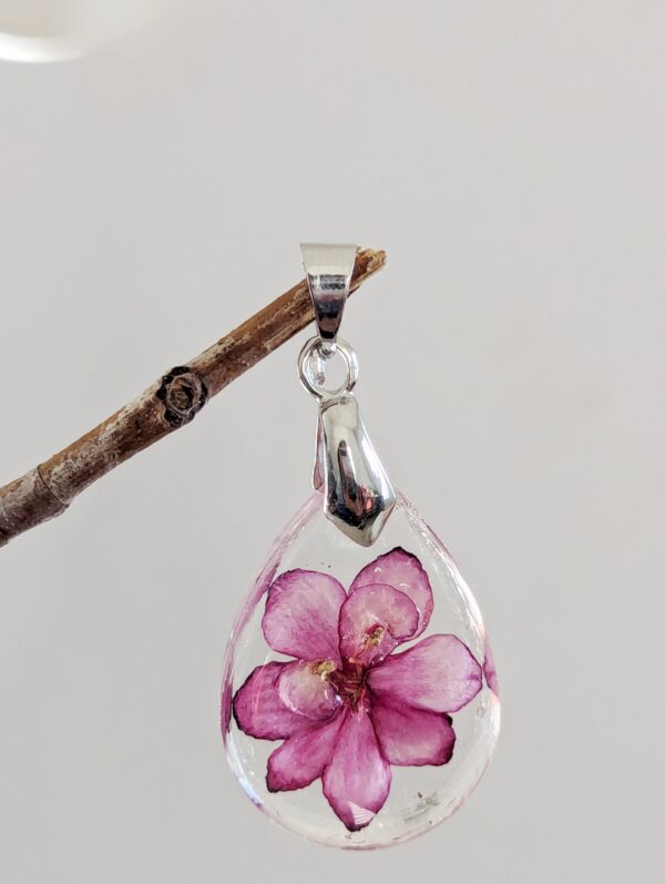 Robs Zipper Zapper African Violet Flower Preserved In A Resin Pendant - Image 2