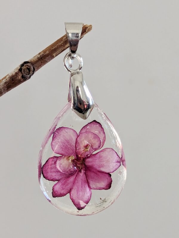 Robs Zipper Zapper African Violet Flower Preserved In A Resin Pendant - Image 3