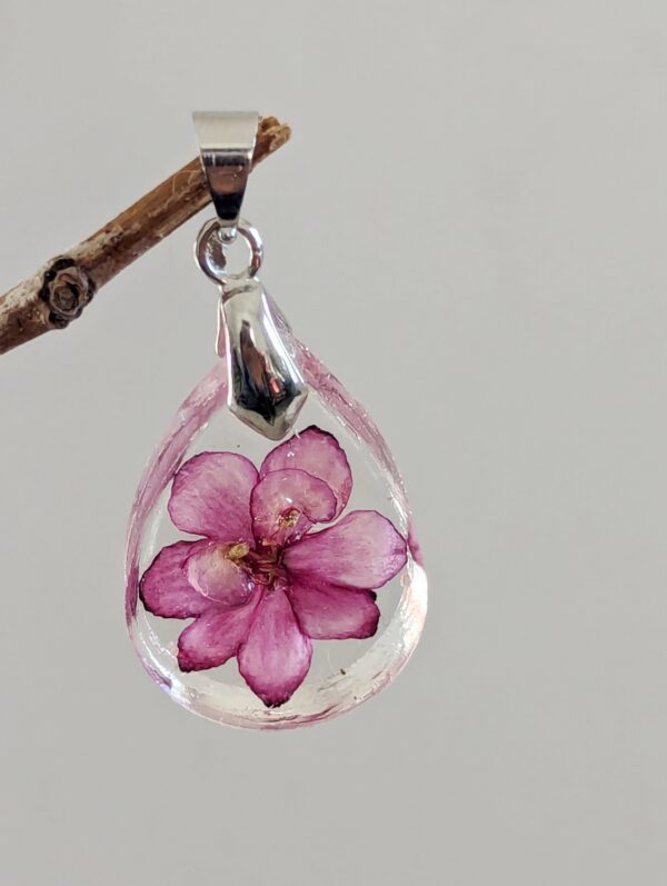 Robs Zipper Zapper African Violet Flower Preserved In A Resin Pendant - Image 4