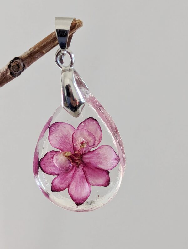 Robs Zipper Zapper African Violet Flower Preserved In A Resin Pendant - Image 5