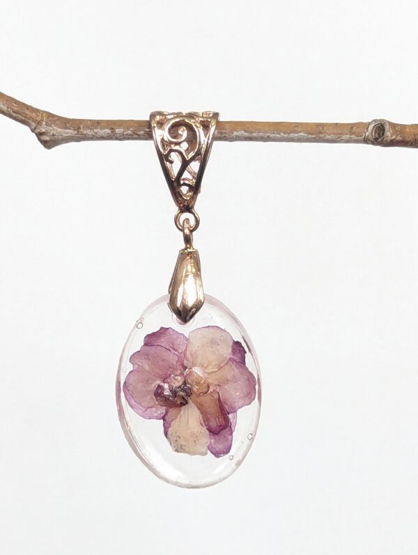 Ness Satin Rose African Violet Preserved In A Resin Pendant - Image 3